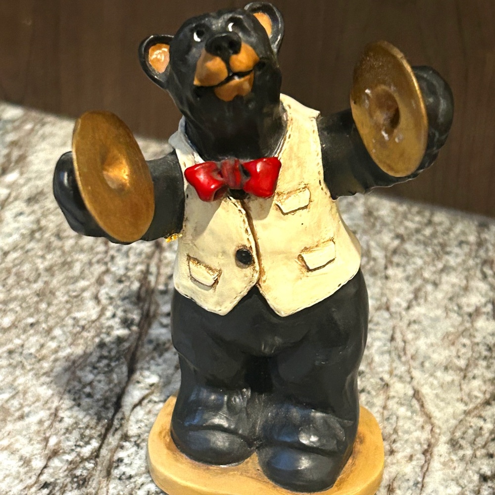 Black Bear Figurine IN THE GROOVE Rick j Rowley 2004 World Wide The Lost Woodsma